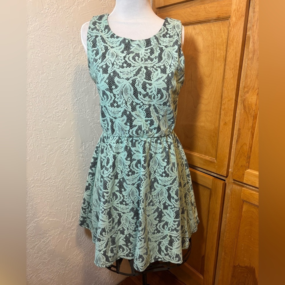 HeartSoul Green Sleeveless dress - Picture 1 of 9